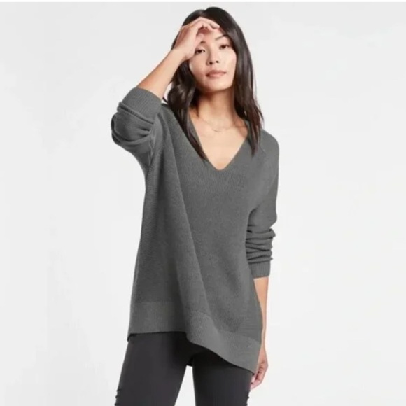ATHLETA Women’s Hanover Refined VNeck Sweater Size XS Merino Wool Charcoal Grey - Picture 2 of 15